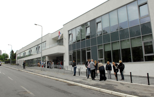 Мењају под у Малој сирени